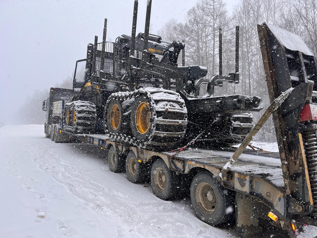 Перевозка лесозаготовительной техники тралом
