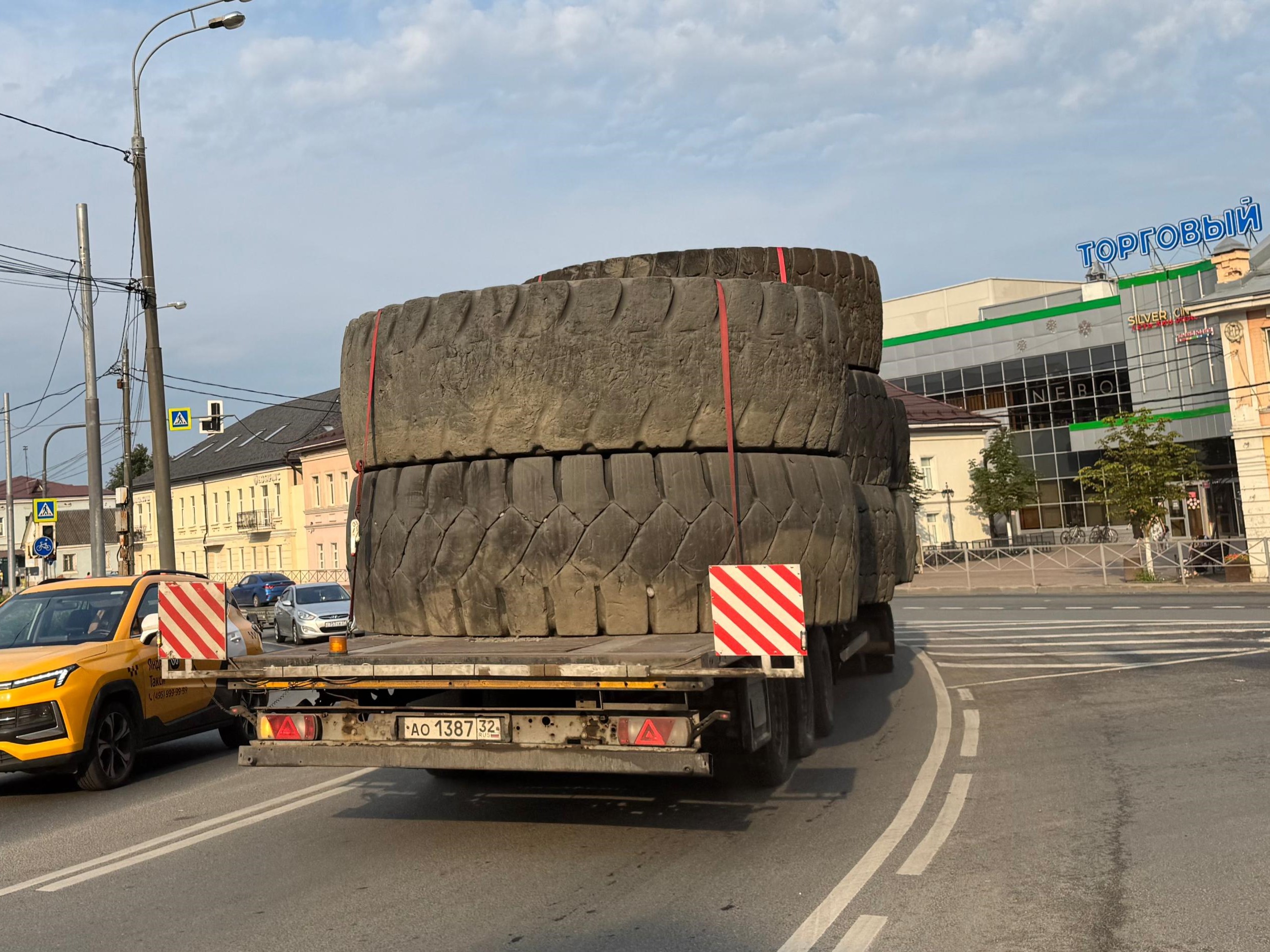 Перевозка шин большого диаметра Перевозка шин большого диаметра тралом